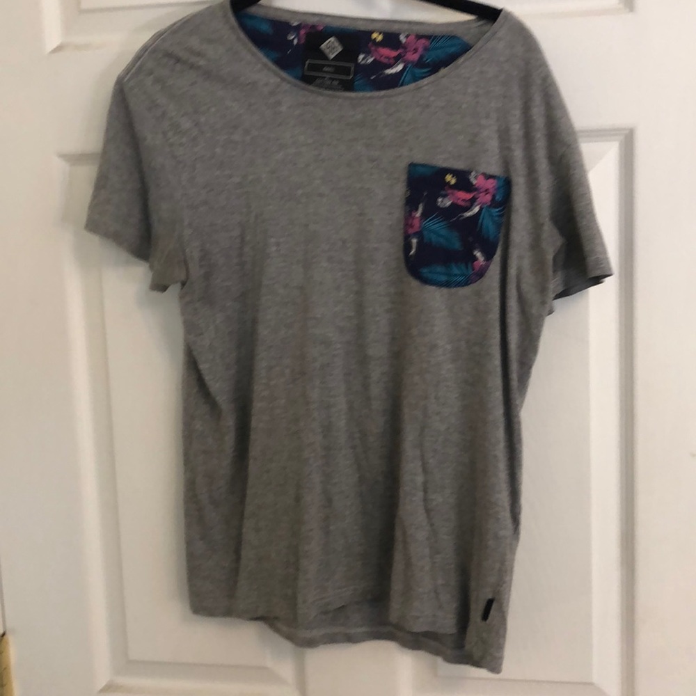 Grey floral print pocket tee